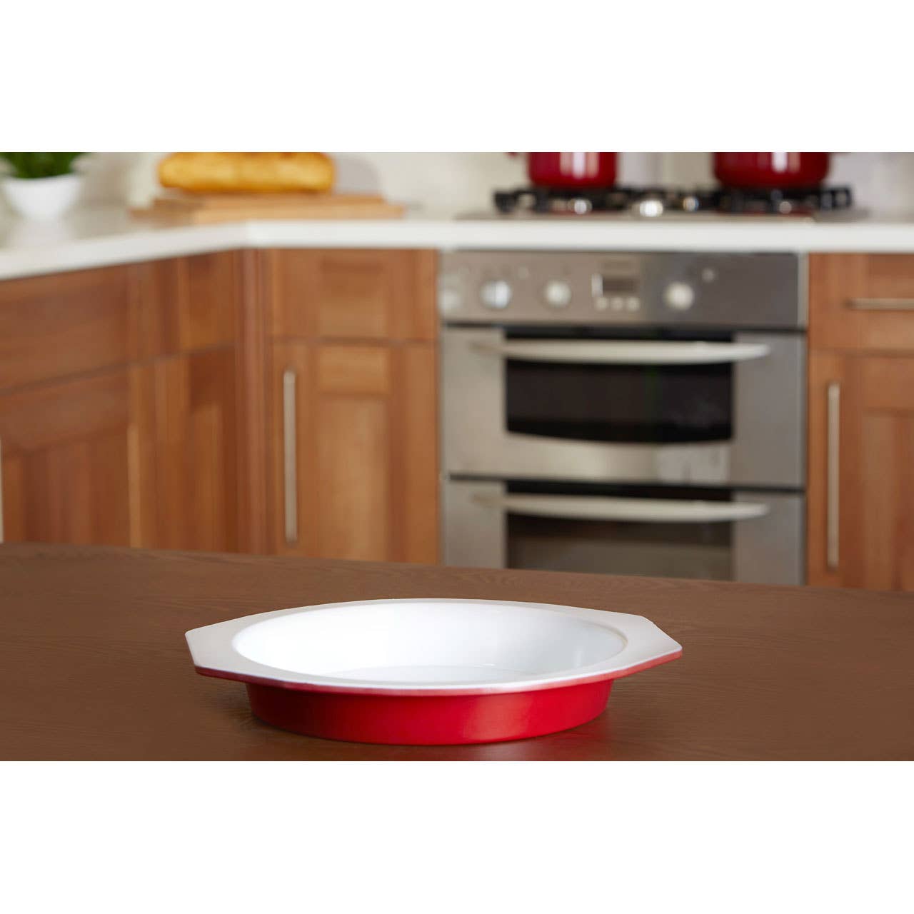 Interiors by Premier – wholesale Baking dish – Ecocook Red Cake Tin with Handles - 29cm2