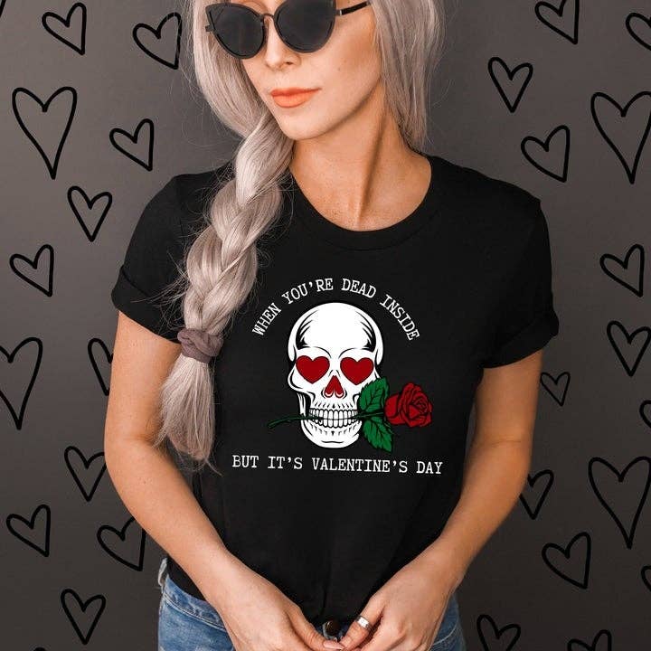 NOVO When your dead inside but its Valentines Day Screenprint Shirt MTO por atacado de Maria's Custom Designs