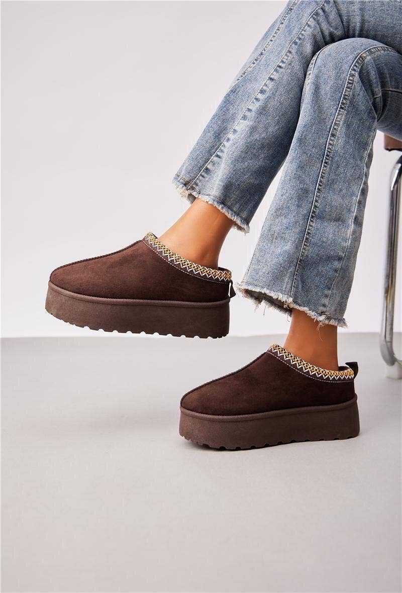 No Doubt Shoes - Wholesale Slippers - Women's - Faux Fur lined Embroidered Platform Slippers Ankle Boots 5