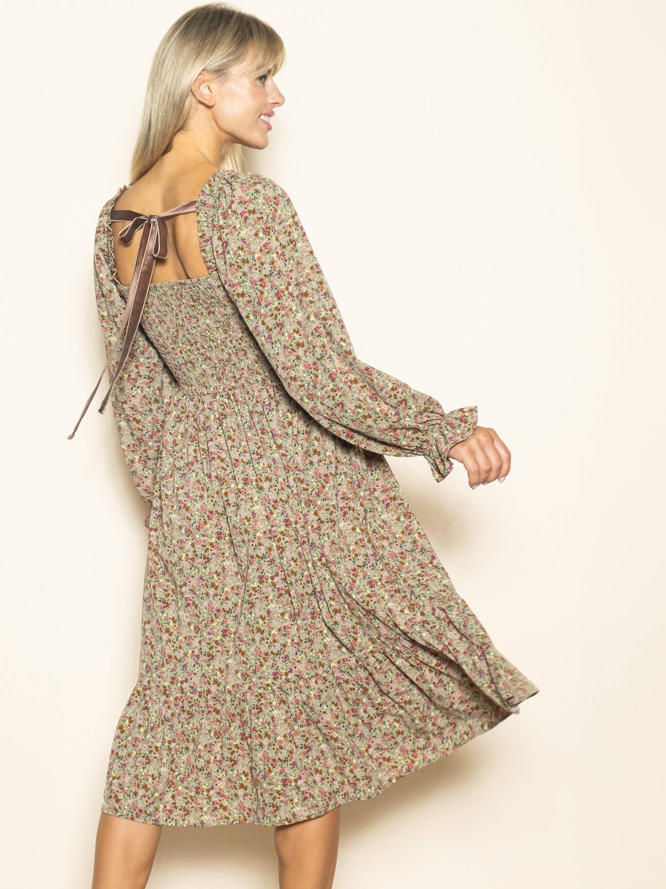 Elloh Collection - Wholesale Dress - Women's - Long Sleeve Velvet Back Tie Floral Midi Dress with Pockets1