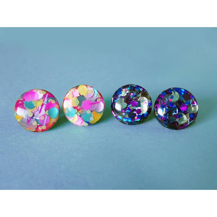 Resin Circle Glitter Earrings - Summer Day or Summer Night for wholesale by fancypop