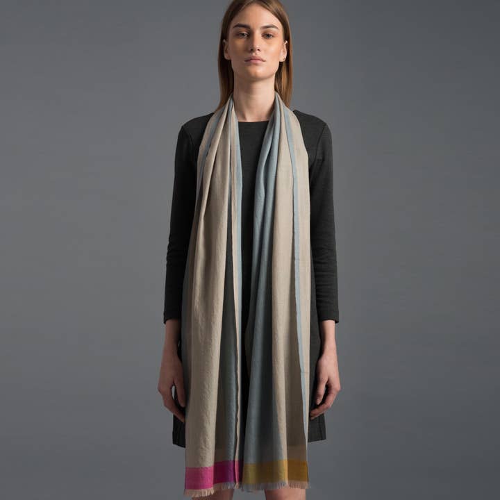 Cachecol Trançado à Mão em Mistura de Caxemira Calm Horizon por atacado de SADHU HANDMADE NATURALS