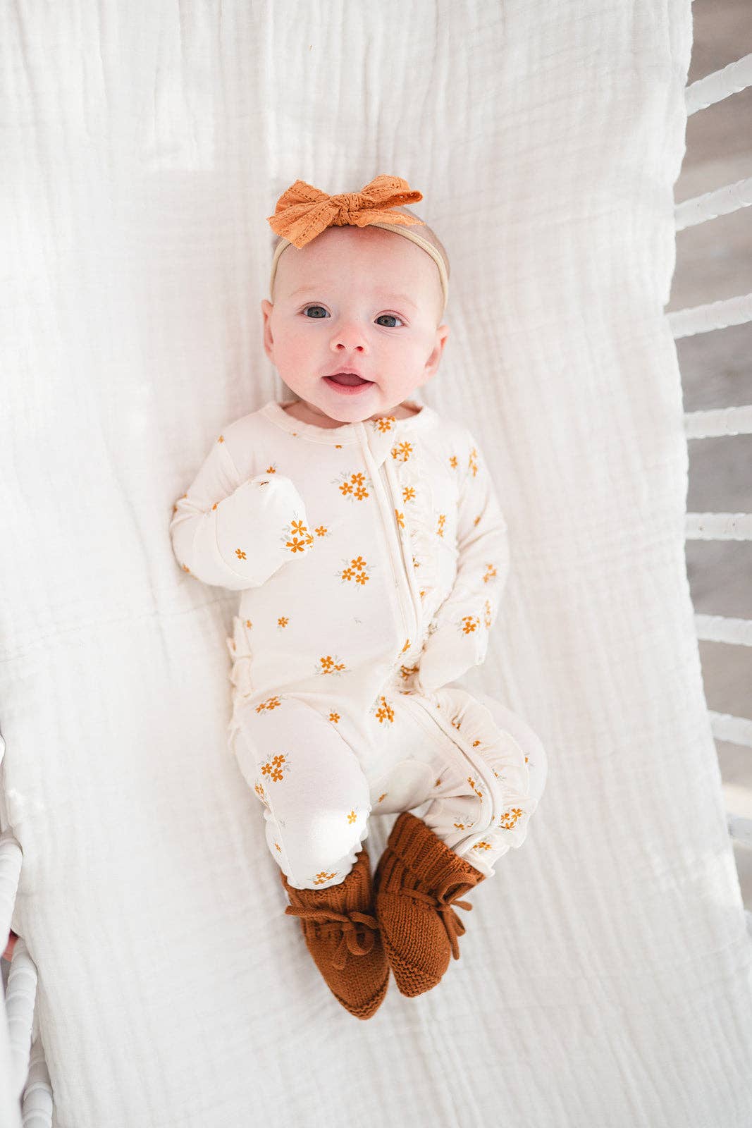 Harp Angel Boutique – wholesale Byxdress - Baby – Ruffle heldräkt med dragkedja i Caramel Bloom2