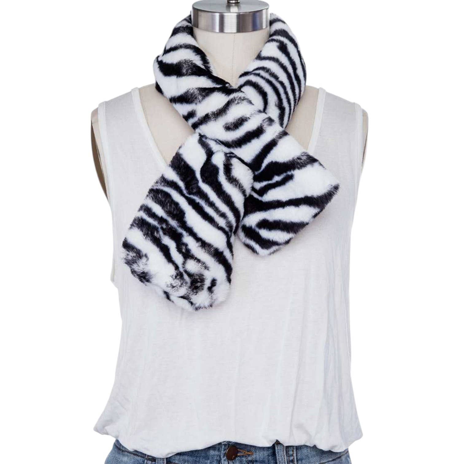 LA Jewelry Plaza - Wholesale Scarf - Women's - Faux Fur Animal Print Winter Scarf1