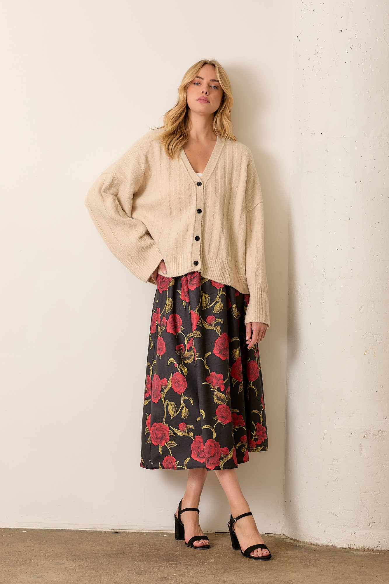 Polagram by Wellmade USA - Wholesale Cardigan - Women's - V-NECK KNIT CARDIGAN3