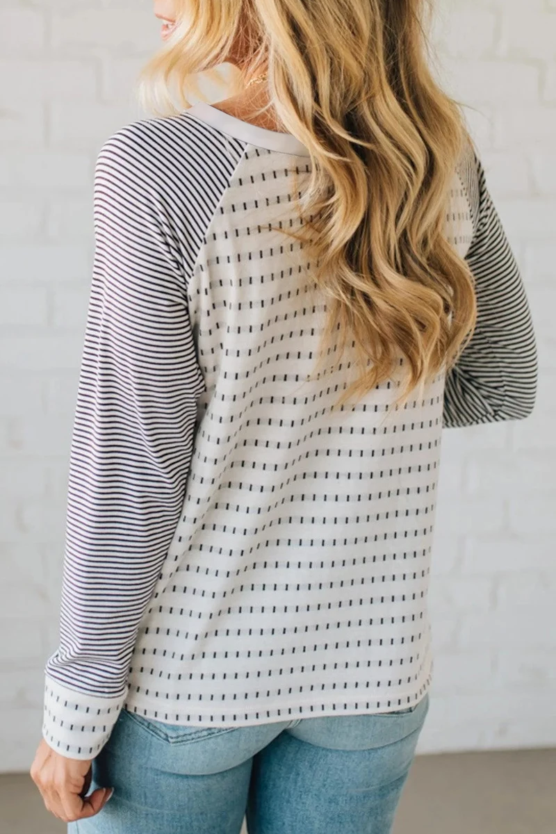 Noir T-shirt à manches longues patchwork raglan à rayures noires en vente sur Faire1