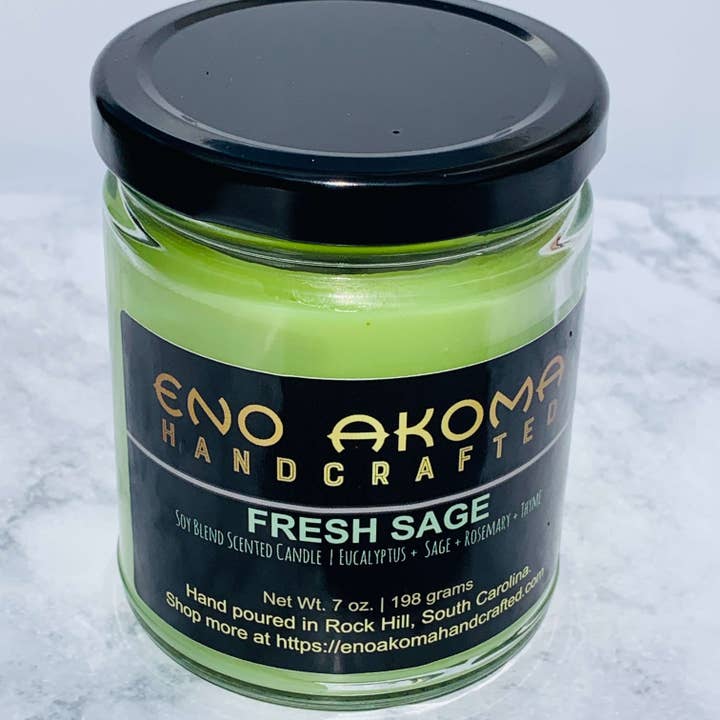 Kaars van sojamengsel met verse salie voor wholesale door Eno Akoma Handcrafted