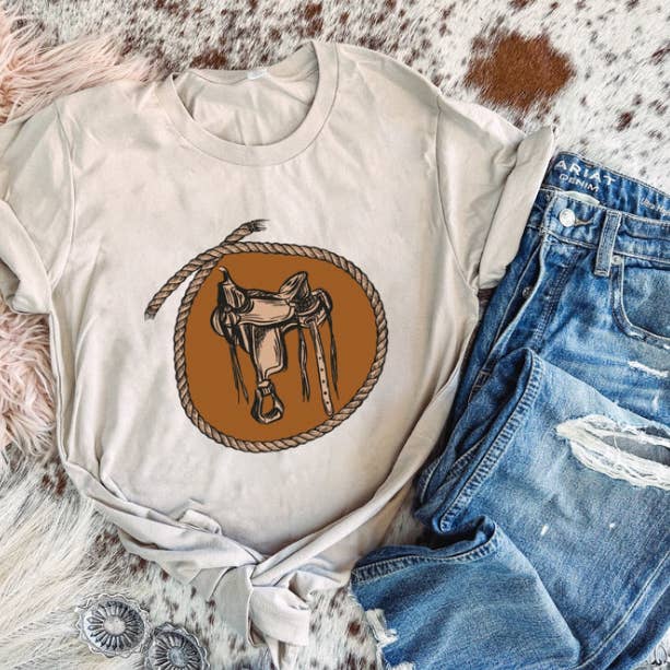 Kom tillbaka i sadeln - Grafisk topp för wholesale av Burro Threads Co.