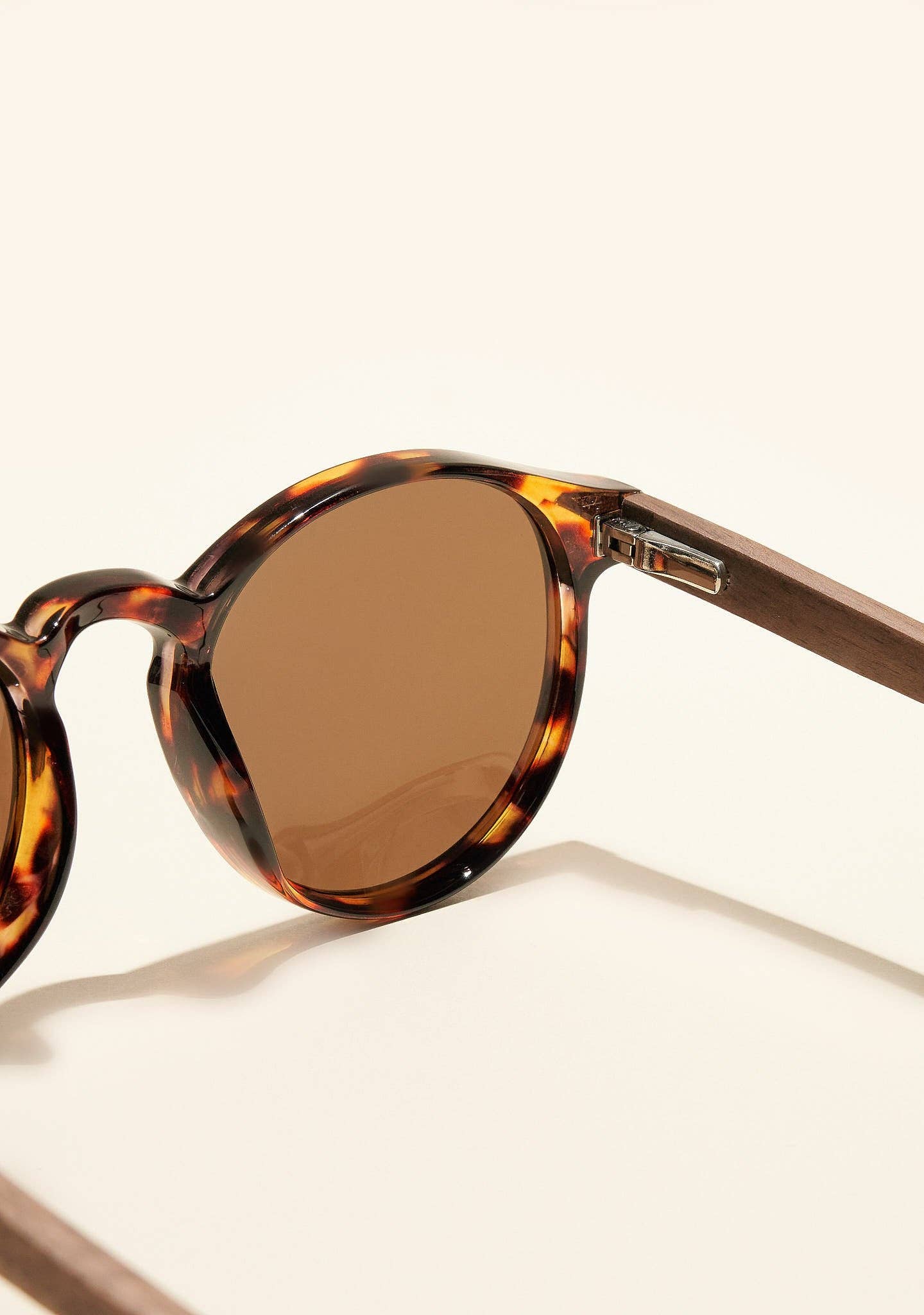 VEYAN - Wholesale Sunglasses - Women's - HANGER1