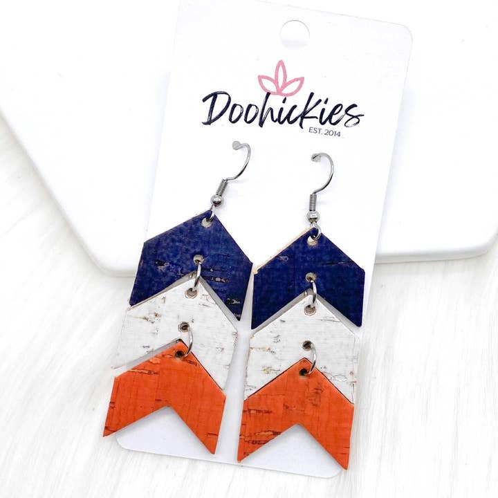 2.5 „Navy/Hvid/Bright Coral Linen Mini Arrow Corkies -Sommer øreringe for engroshandel hos Doohickies