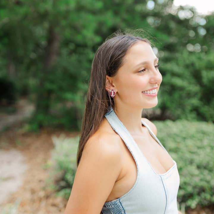 Taylor Shaye Designs - Wholesale Knopjes/oorstekers - Kastanjebruine voetbalknuppel met kralen2