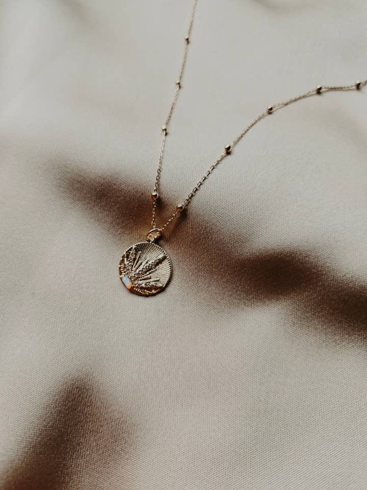 Collar Opal Sunburst para venta al por mayor de Lotus & Lace Designs