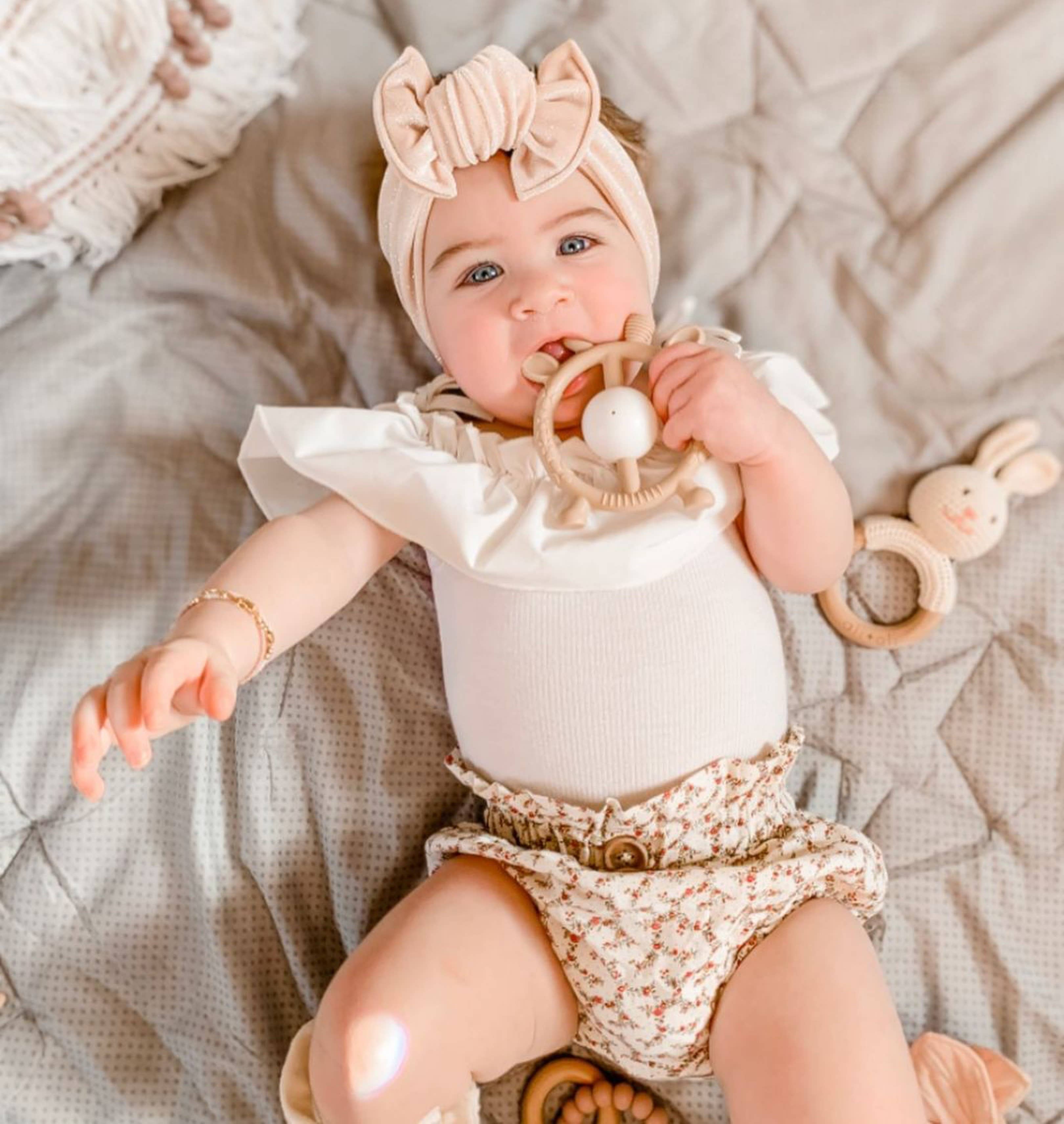 Ali+Oli – Mordedor - Bebé por atacado – Brinquedo de silicone de qualidade alimentar Giraffe Teether & Rattle (Taupe)