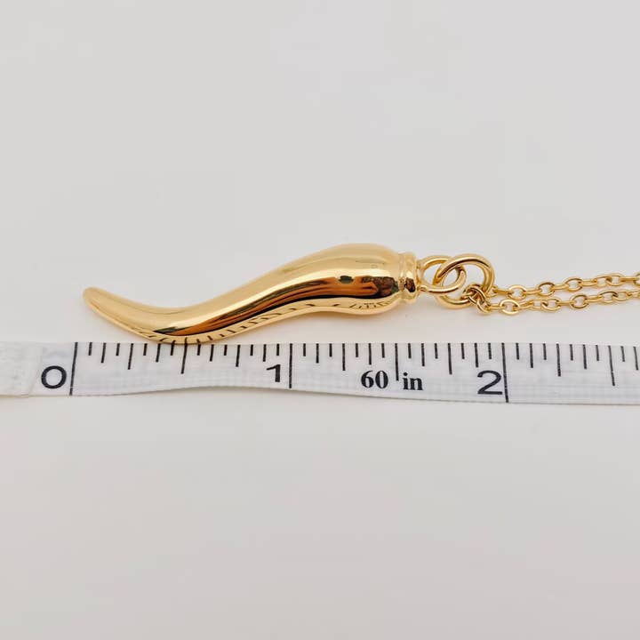 Mio Queena – wholesale Pendant/charm necklace – Chili-Shaped Charm Stainless Steel Gold-plated Necklace -FGS3