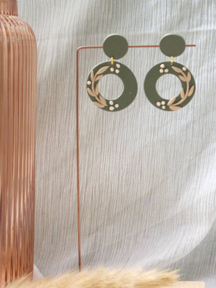 Erba di grano verde militare per la vendita all'ingrosso da parte di Brush & Clay co.