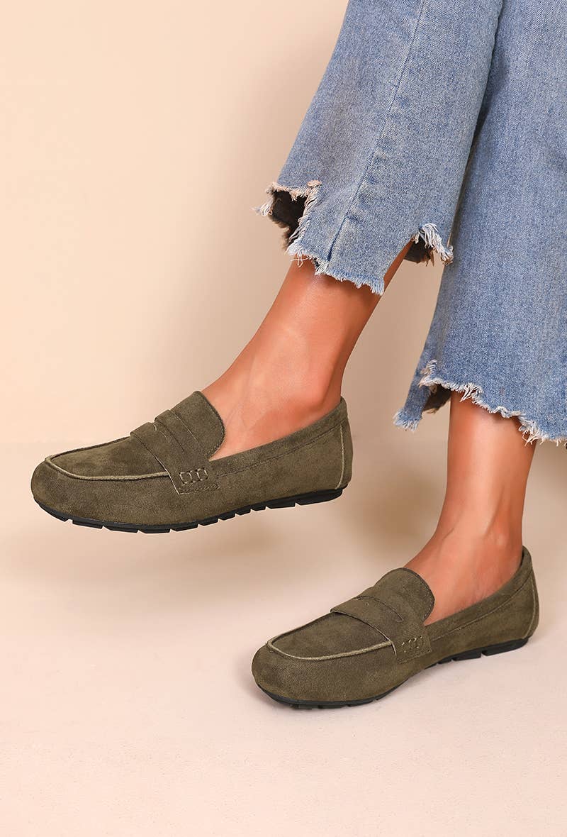 Joia Paris - Wholesale Loafers - Women's - Loafers with strap and visible stitching H8-965M18