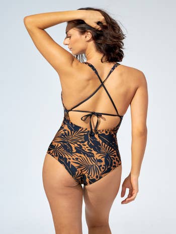 SANDRA – Bikini top in Sandy breeze print. – Selfish swimwear