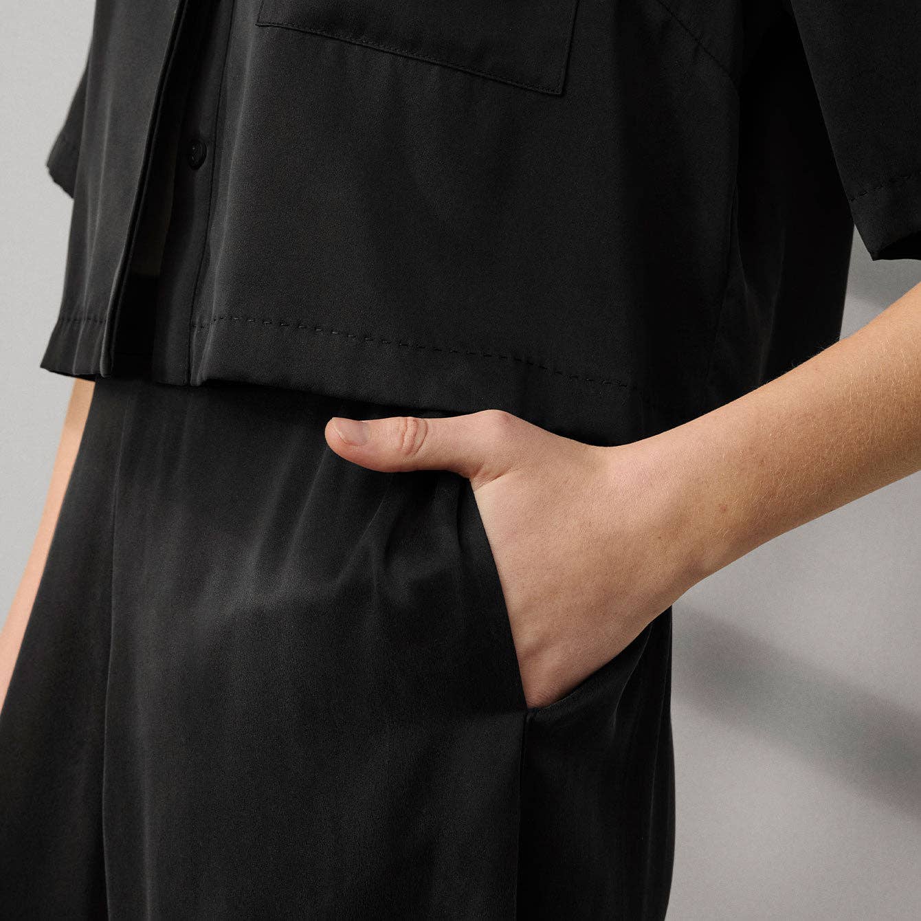 Noir immergé Ensemble de pantalons taille haute en soie lavable en vente sur Faire3