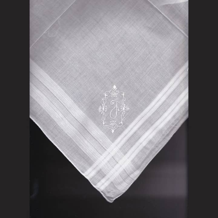 Eastern Sunrise Lace And Linens Inc. - Vente Mouchoir en tissu – homme - Mouchoir vintage brodé à la main en madère avec initiales homme8