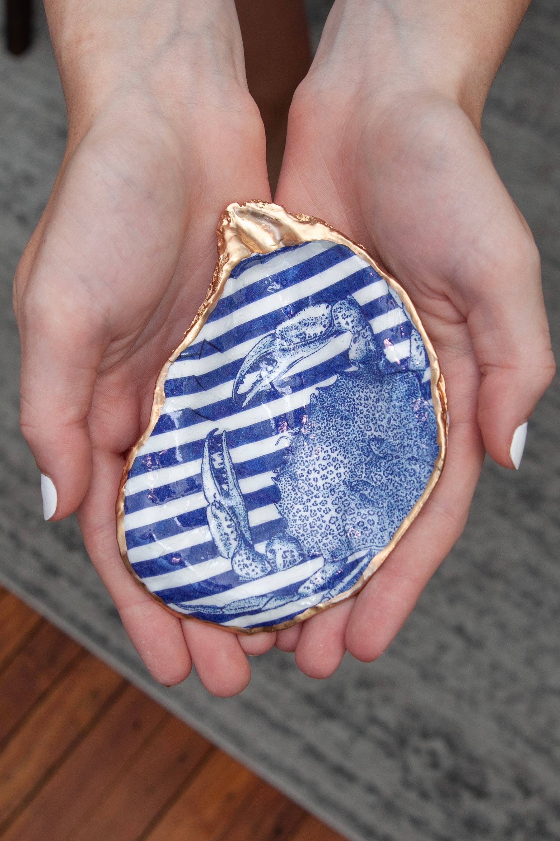 Blair's Oyster Shells - Wholesale Decorative Tabletop Object - Blue Crab Decoupaged Oyster Shell Decorative Dish1