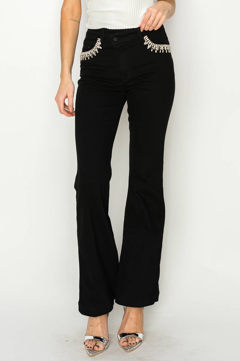 SVART HÖGA UTSVÄNGDA SVARTA JEANS MED KORSANDE DEKORATIONER för wholesale på Faire5