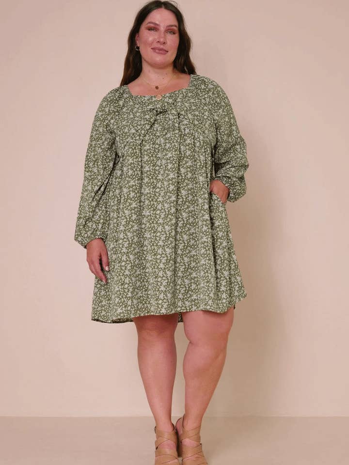 Oliven Kjole med småblomstret mønster, bindebånd foran og smockryg til kvinder for engroshandel på Faire8