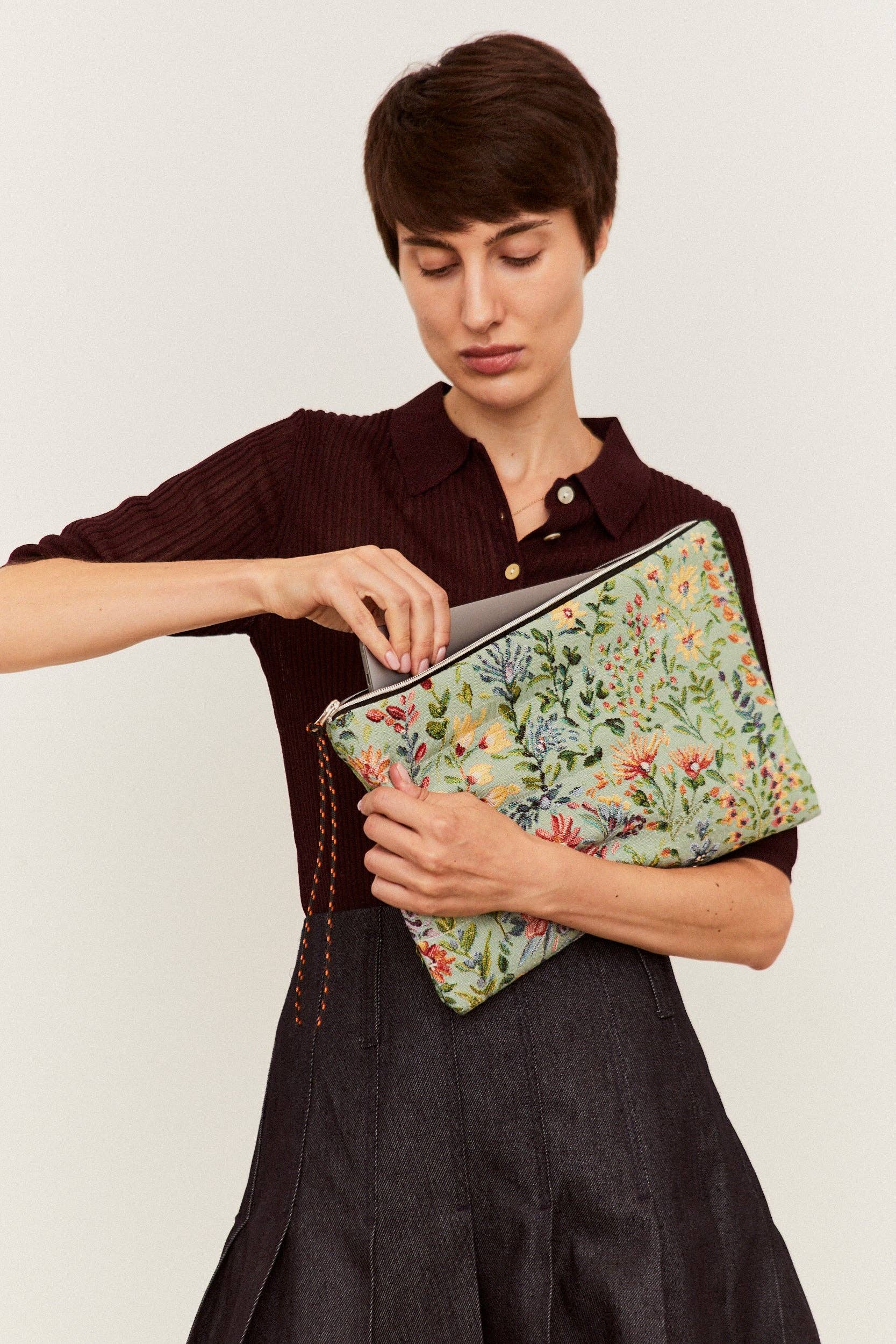 Eturel Madrid - Wholesale Laptop/Tablet Case - Women's - Jacquard woven computer case with sky blue azalea flowers1