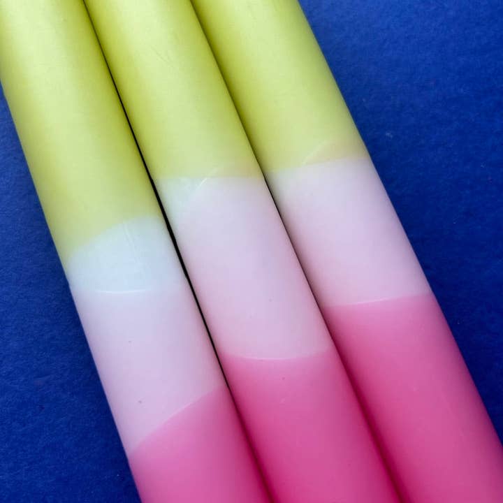 The Colour Emporium - Venta al por mayor Velas cónicas/candeleros - Budding Blooms Trío de velas de cena Dip Dye3