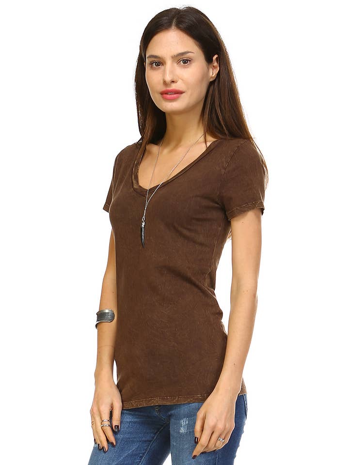 Nødlidende Brown Mineral vask V-hals Kortærmet tee for engroshandel hos Urban X Apparel