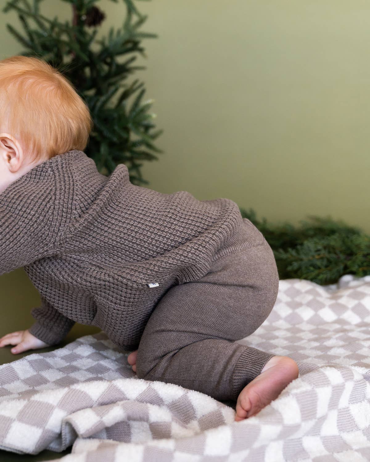 Cacau Heather Macacão de bebé de malha grossa de bolso e botão (orgânico) para venda a revendedores na Faire5