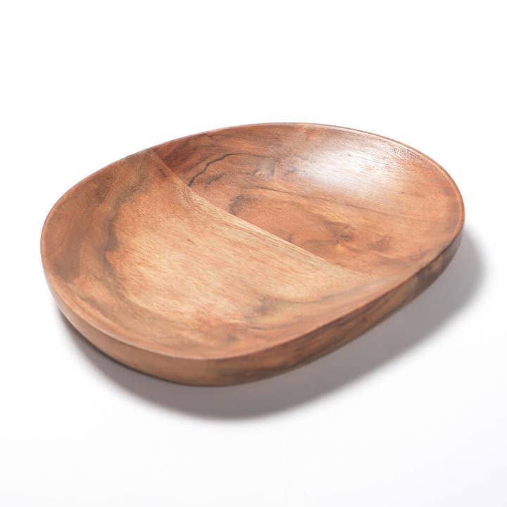 Handgefertigter Servierteller aus Naturholz für den Großhandel von IndieRoots