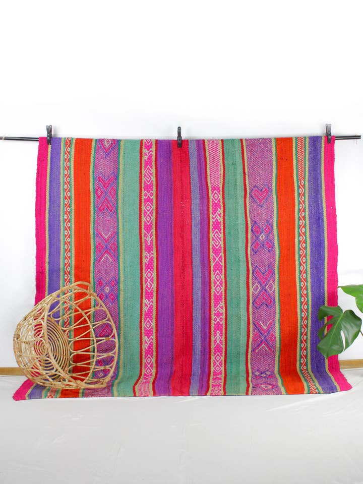 Vintage Frazada Matta 177x162 handvävd från Peru för wholesale av Marie Dittmer (Glueck & Fund)