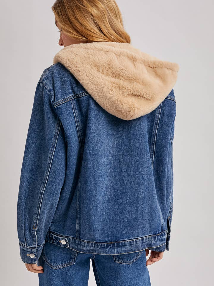 Bluivy – wholesale Jeansjackor – Dam – Knäppt jeansjacka med fuskpäls och huva4