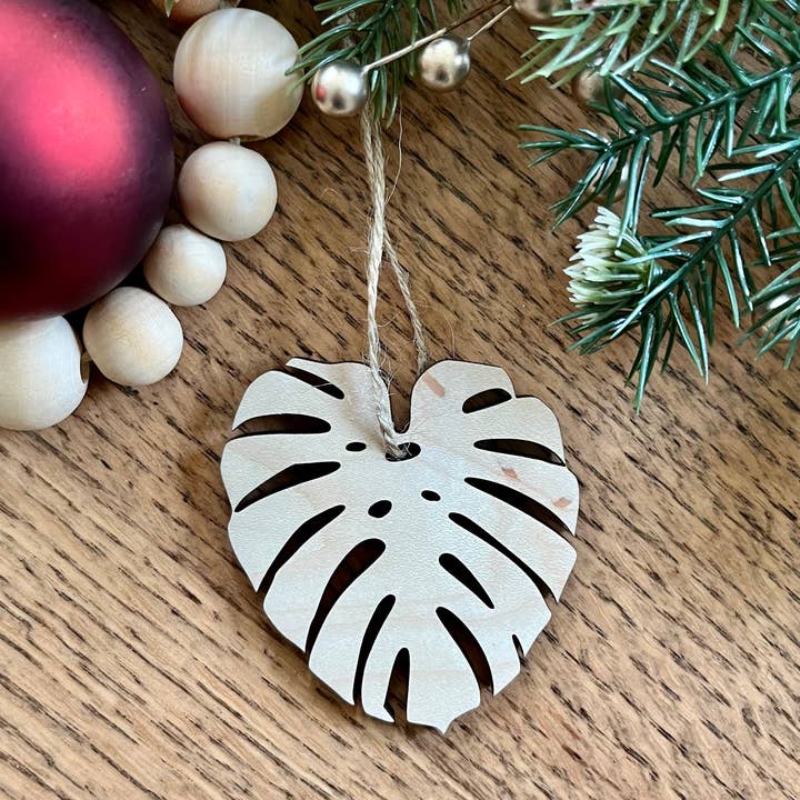 Rustic Raleigh – wholesale Ornament – Monstera leaf houseplant lover Wooden Christmas Ornament0