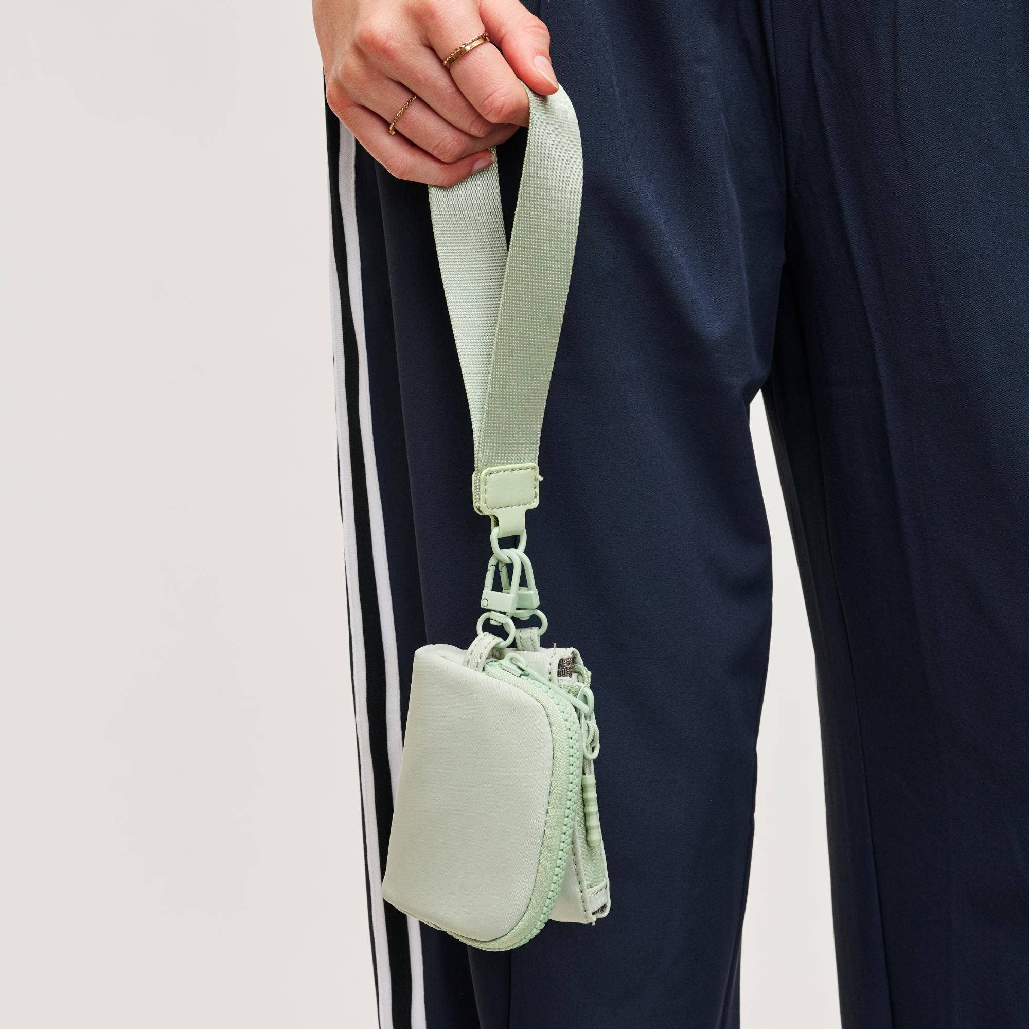 Urban Expressions - Wholesale Clutch Bag - Women's - Link & Carry Wristlet32