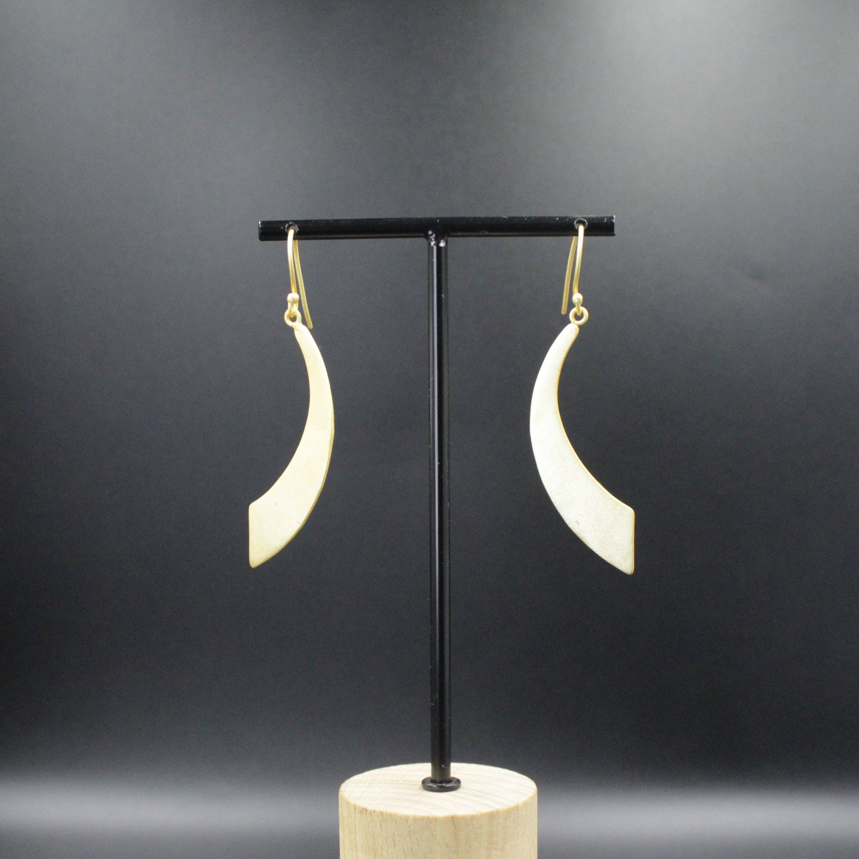 LA MAR - Vente Boucles d'oreilles pendantes - Boucles d'oreilles ESPADA plaquées or - Design avec caractère2