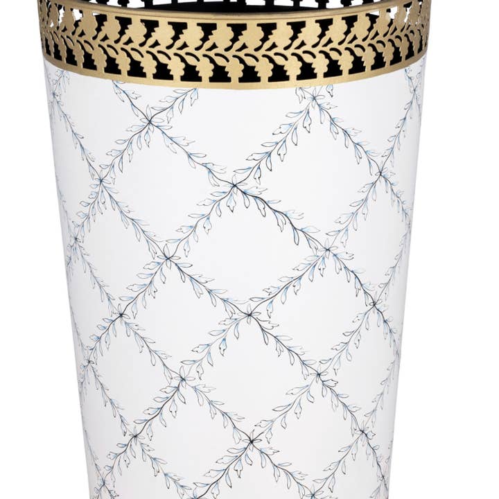 Papelera en forma de hoja de oro perforada color marfil y azul para venta al por mayor de The Enchanted Home