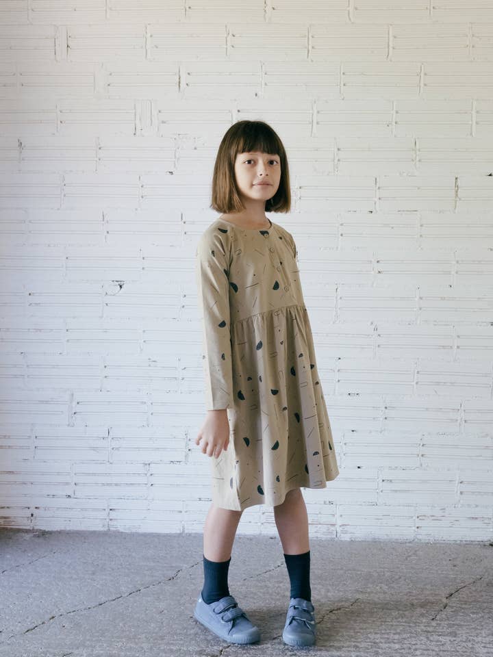 Galilea beiges Sidereal Regenkleid für den Großhandel von Tiralahilacha