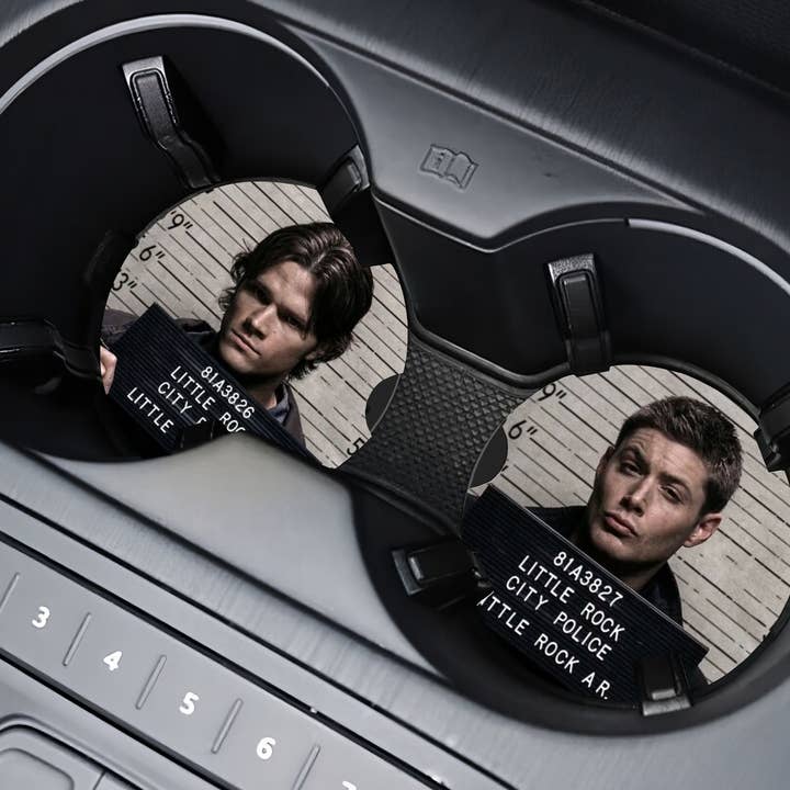Sottobicchiere per auto dei Fratelli Winchester (Supernatural) per la vendita all'ingrosso da parte di Harper Grace Press