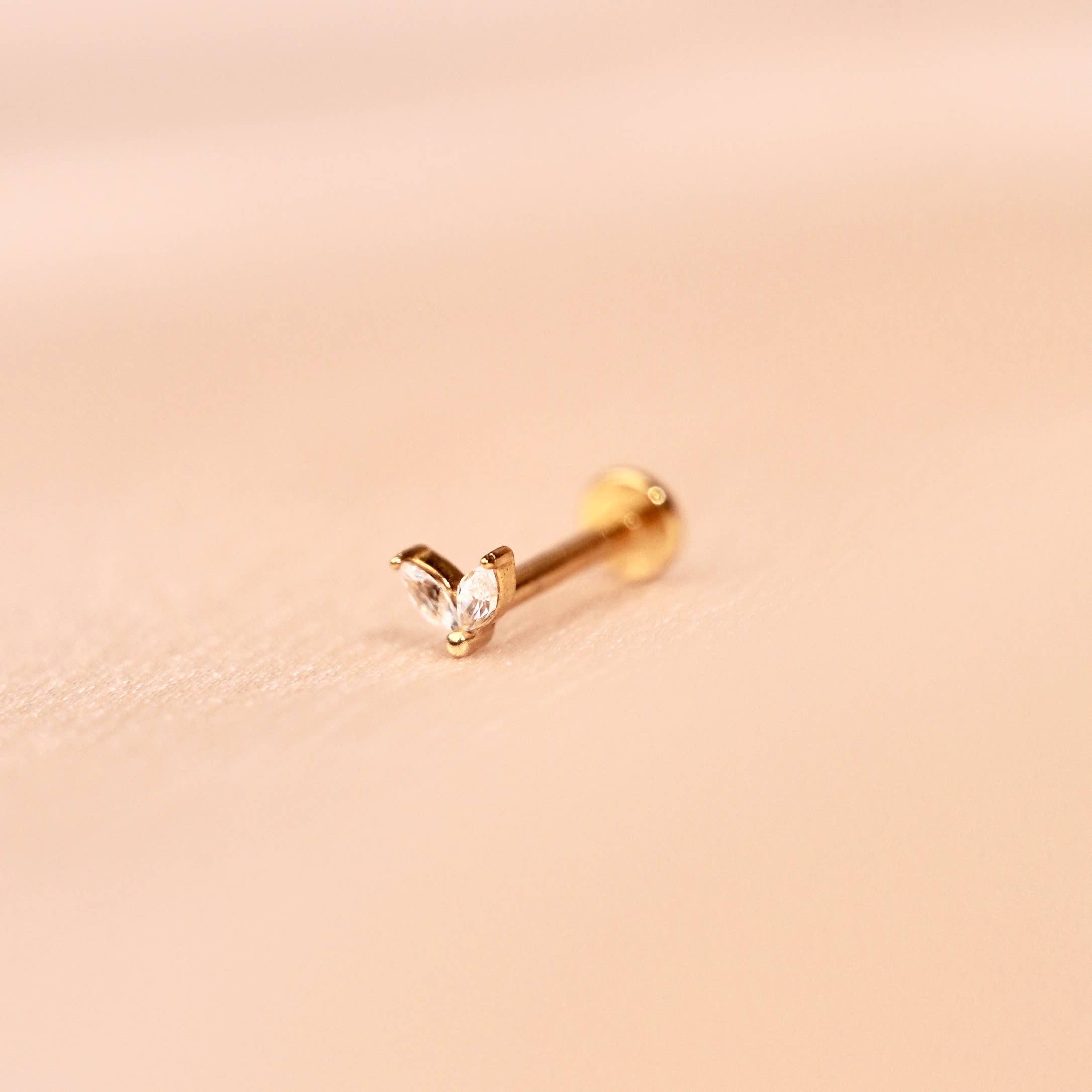 Victoire Collection - Wholesale Single Earring - Zirconia and stainless steel ear piercing