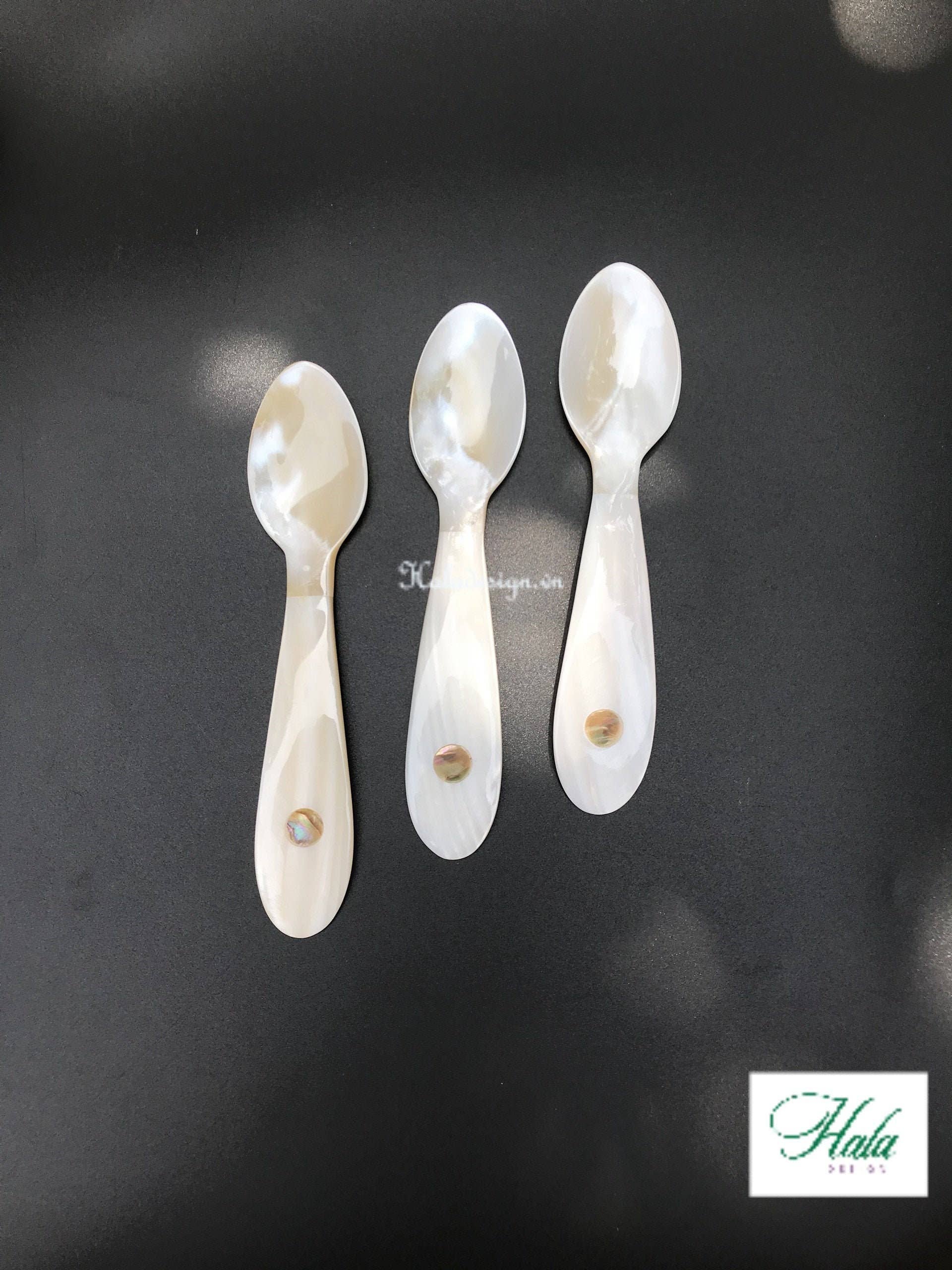Hala Design - Wholesale Table Spoon (Cutlery) - Mother of Pearl and Golden Oyster Caviar with Abalone Spoon2