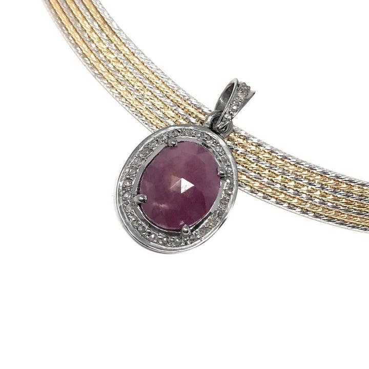 Pendentif en pierre précieuse de saphir rose spirituel, pendentif en argent pavé de diamants, bijou de guérison du chakra du cœur, bijou de pierre de naissance de septembre. pour la vente par Akstar Gems