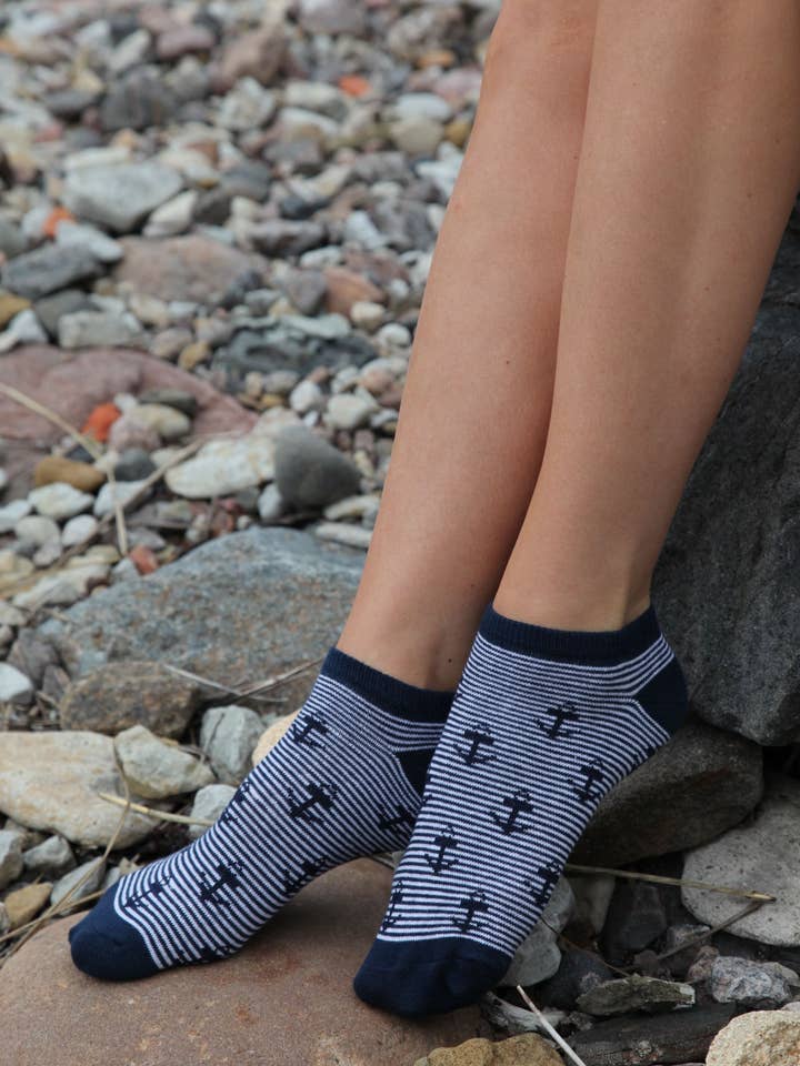 MERMAID mörkblå strumpor med ankare för wholesale av Sokisahtel I BestSockDrawer