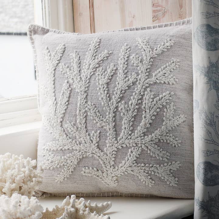 Housse de coussin en coton corail brodé naturel pour la vente par Cream Cornwall
