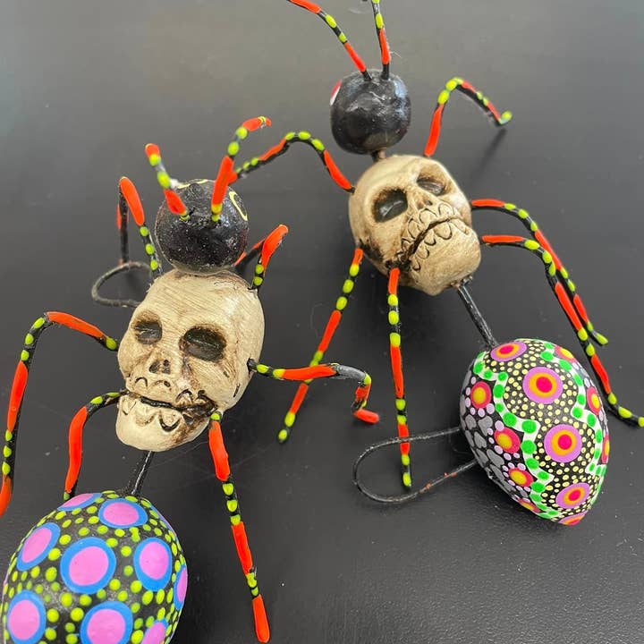 Concepcion Aguilars ler myrefigur fra Oaxaca for engroshandel hos Wanderlust Global