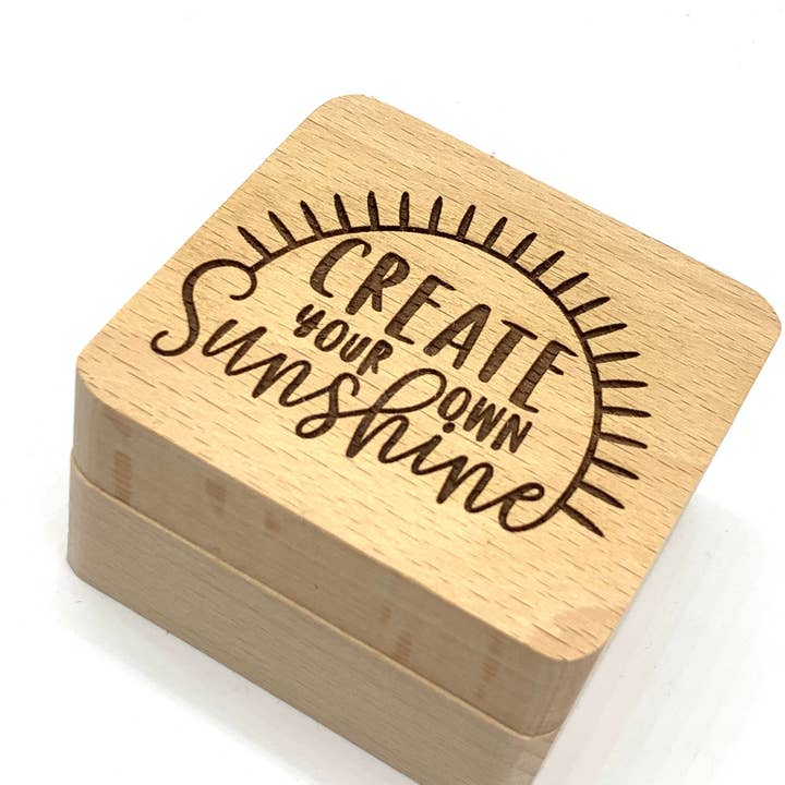 esdemusica by Rocio – Großhandel Spieluhr – Kind & Baby – Authentische kleine Spieluhr aus Buche.