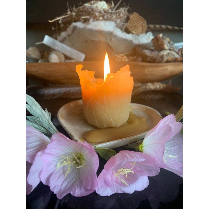 Buzz In The Hills - Wholesale Pillar Candle - 100% Beeswax Candle - Large Leaf Pillar2