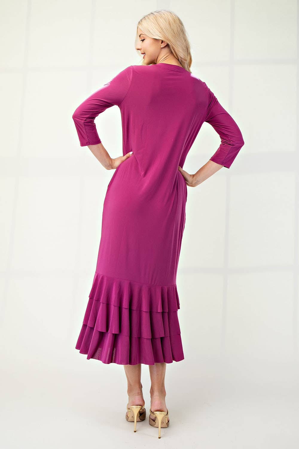 Celeste Clothing – Großhandel Kleid – Damen – Großgrößen-Midikleid mit gestuften Rüschen und 3/4-Ärmeln66