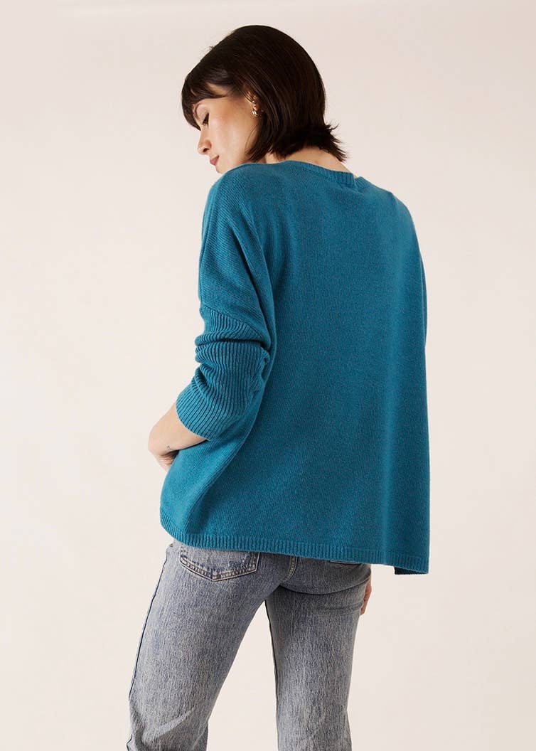 JULIA PARIS - Wholesale Knit Sweater - Women's - Oversized fit V-neck sweater in cashmere and wool knit14