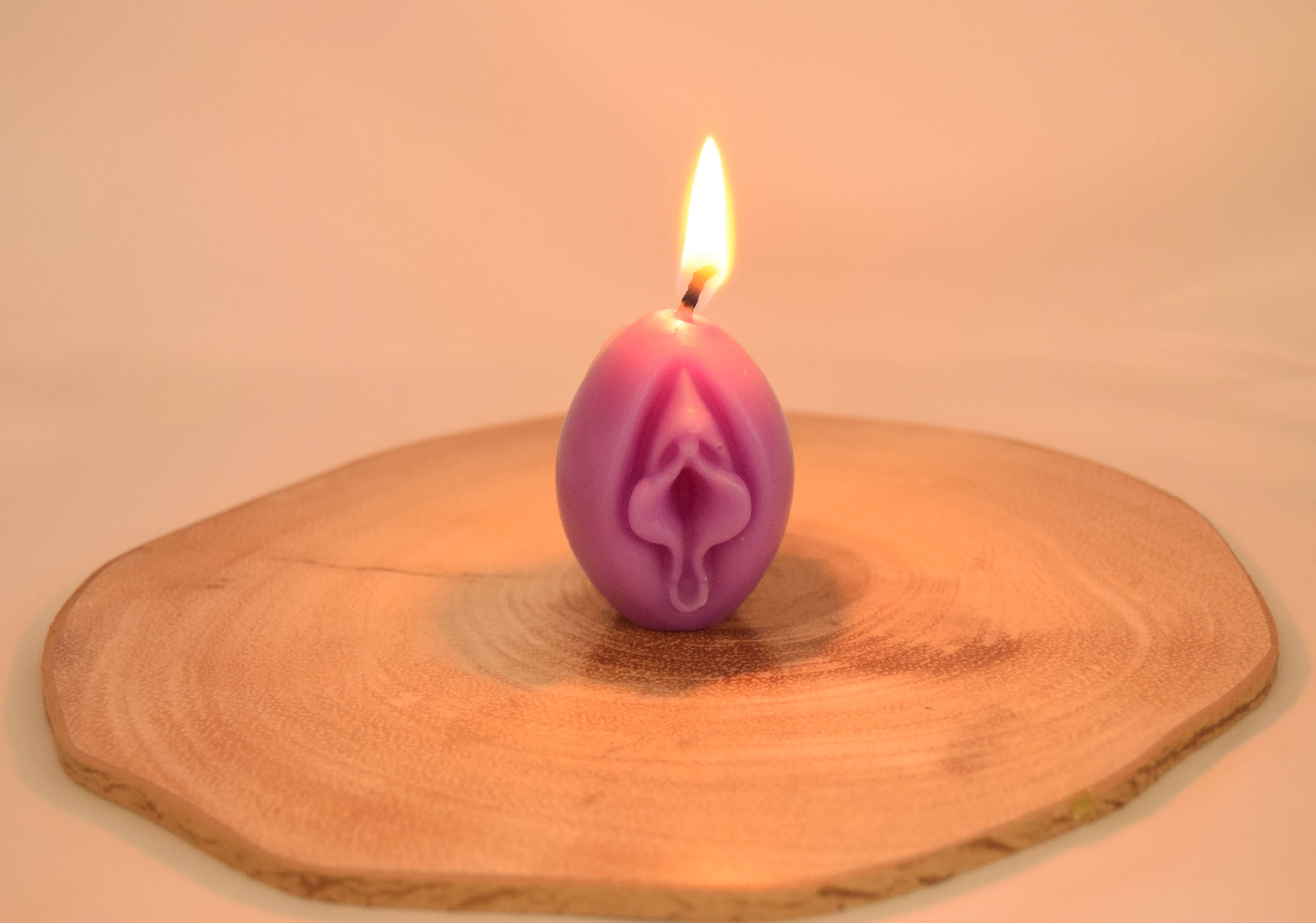 Beelight Candles – Großhandel Geschenkkerze – 2" Vaginalkerze aus Bienenwachs & Sojawachs – Farbige Vulva-Kerze LGBTQ3